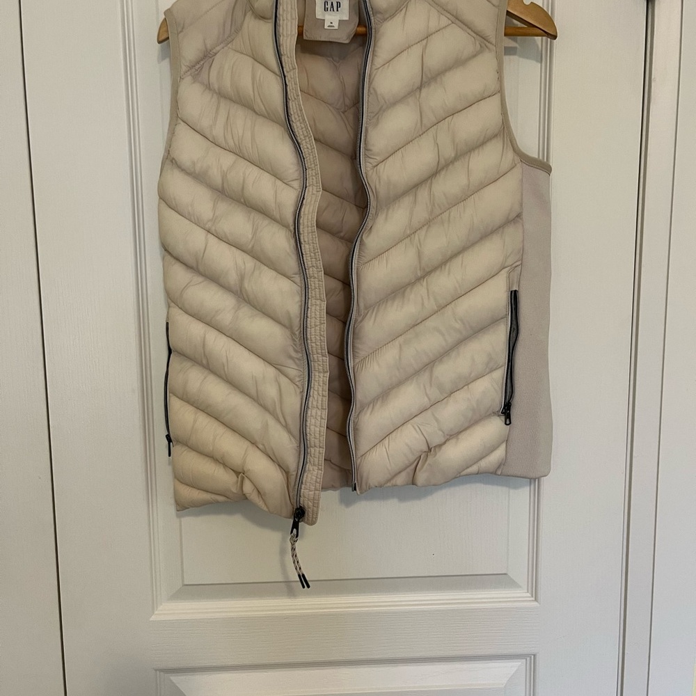 Gap vest
